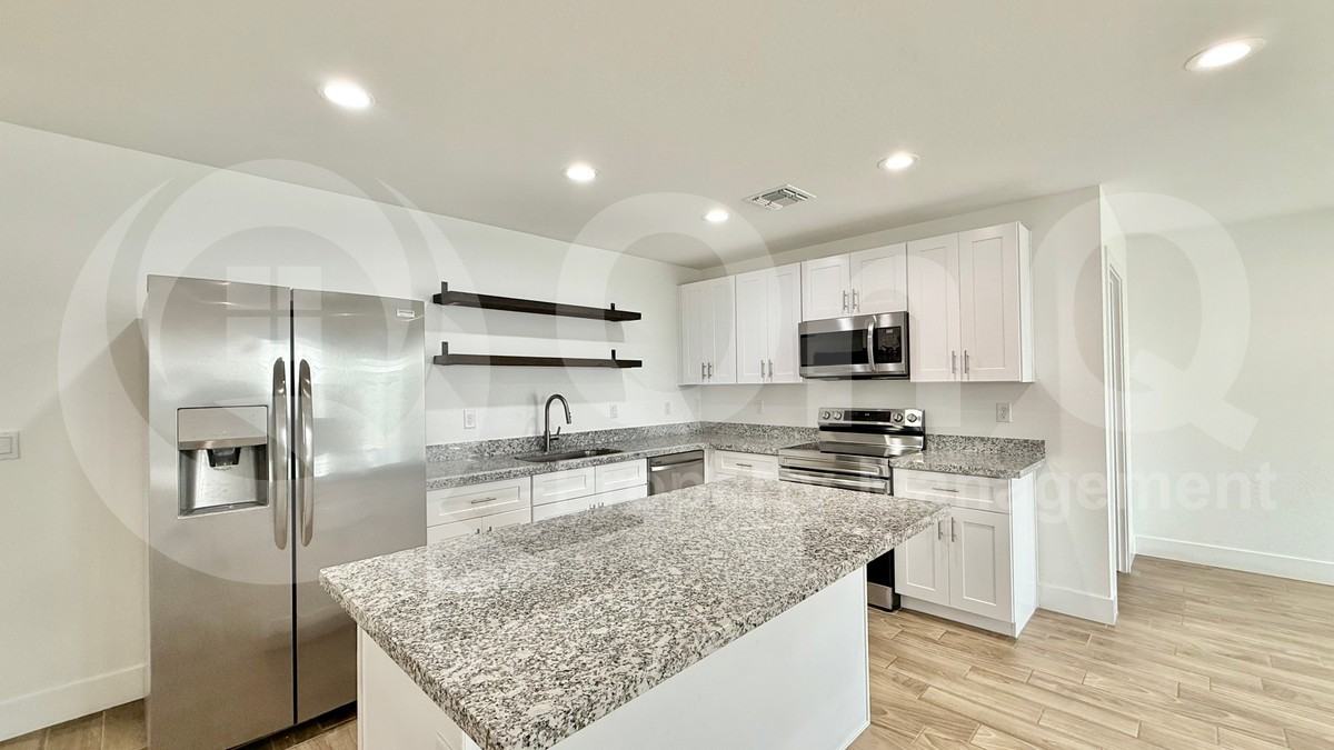 5733 S 13th Ave - Photo 3 of 19