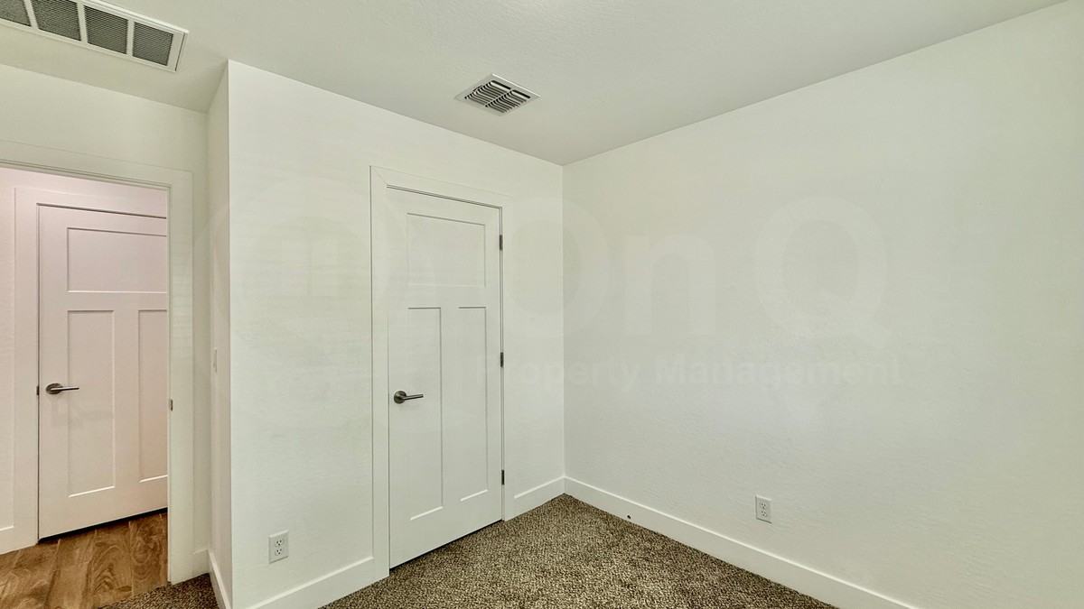 5733 S 13th Ave - Photo 7 of 19