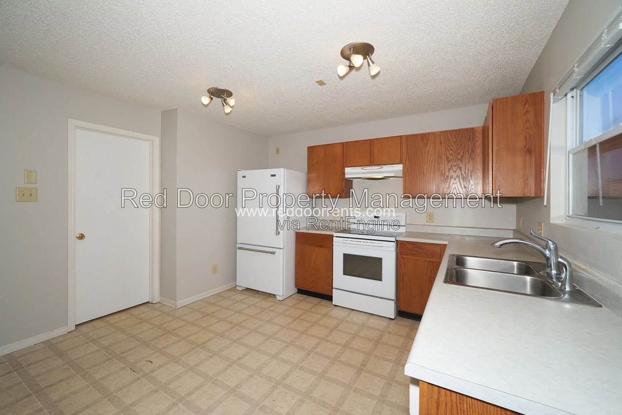 1774 Elijah Blue Dr - Photo 4 of 37