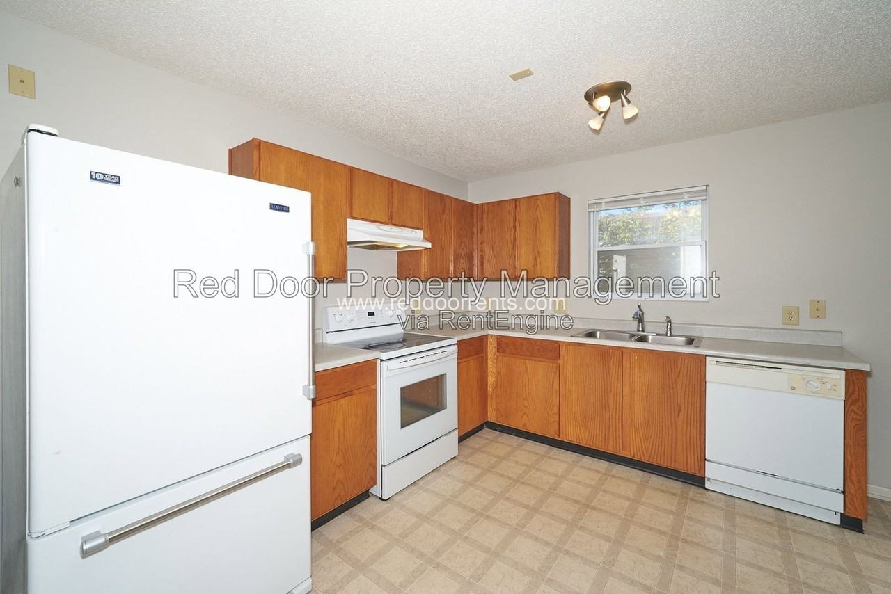1774 Elijah Blue Dr - Photo 5 of 37