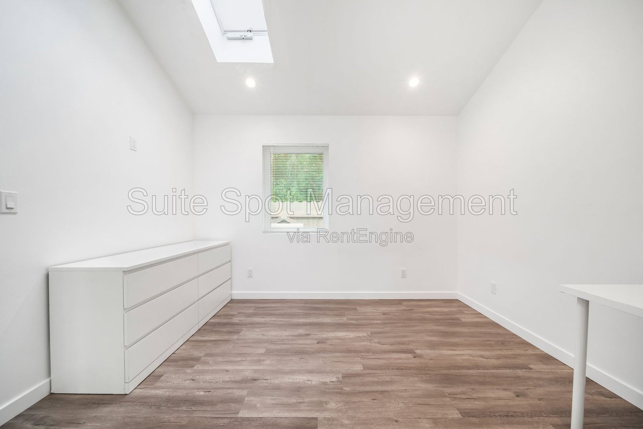 420 N Batavia St - Photo 5 of 23