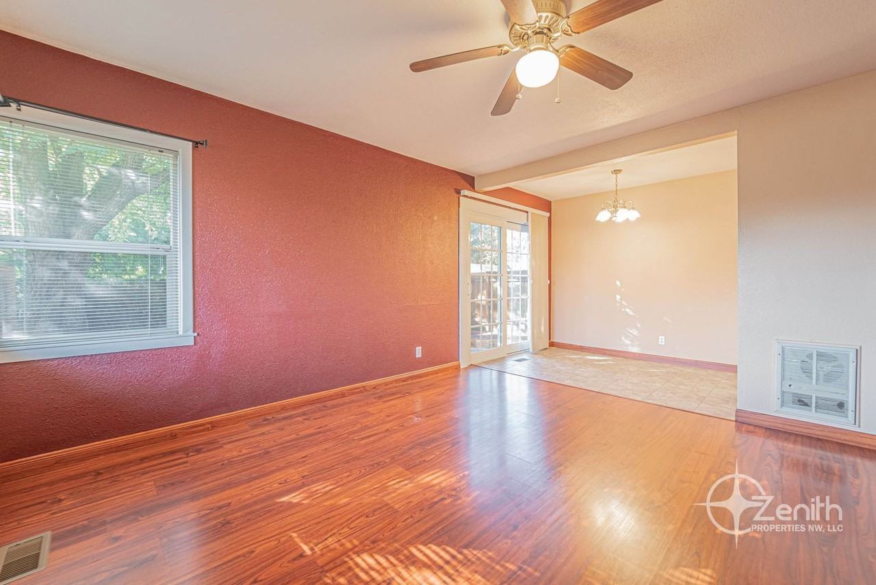 2502 Fairmount Ave - Photo 6 of 32