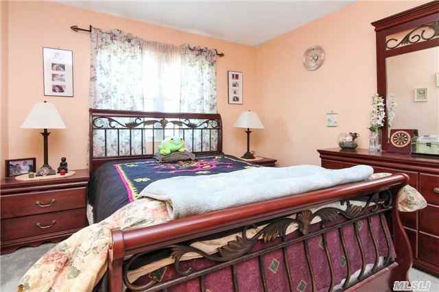 1 Roberta Ave - Photo 3 of 8