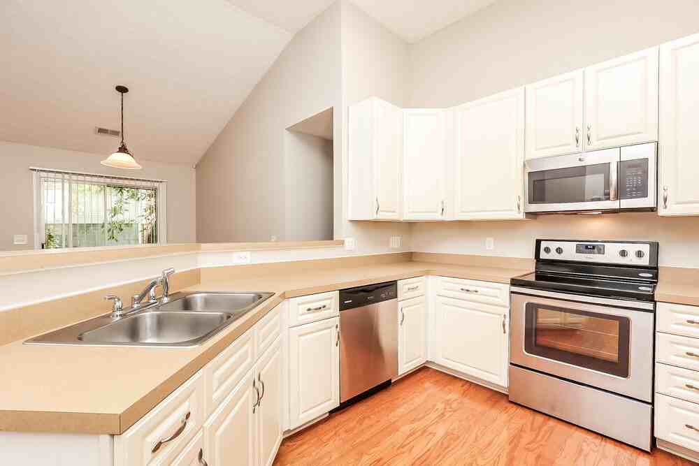 1301 Connor Ct - Photo 7 of 17