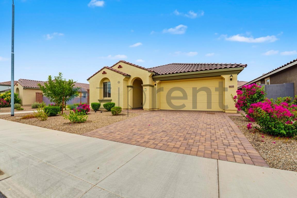 10255 W Piccadilly Rd - Photo 4 of 39