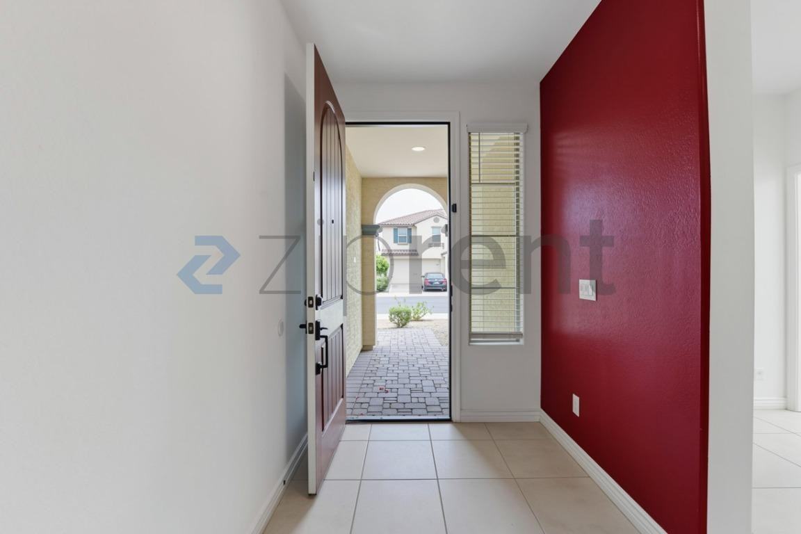 10255 W Piccadilly Rd - Photo 6 of 39