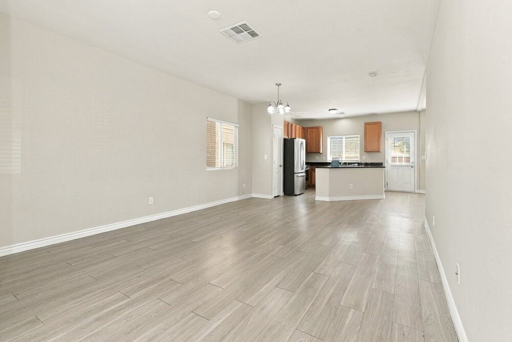 209 Sierra Breeze Ave - Photo 4 of 17