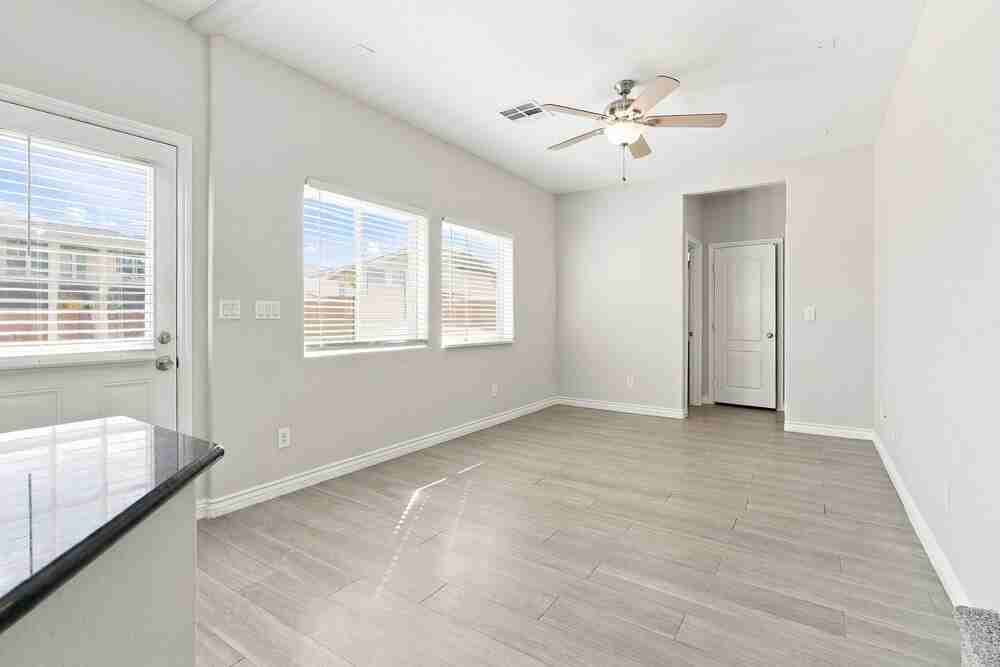 209 Sierra Breeze Ave - Photo 6 of 17