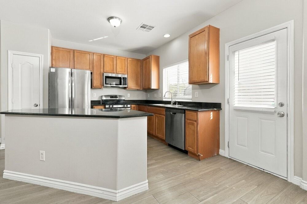 209 Sierra Breeze Ave - Photo 7 of 17