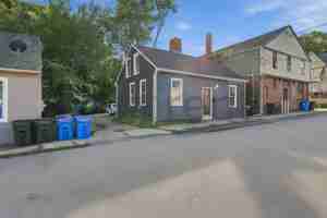featured image of 16 3rd St