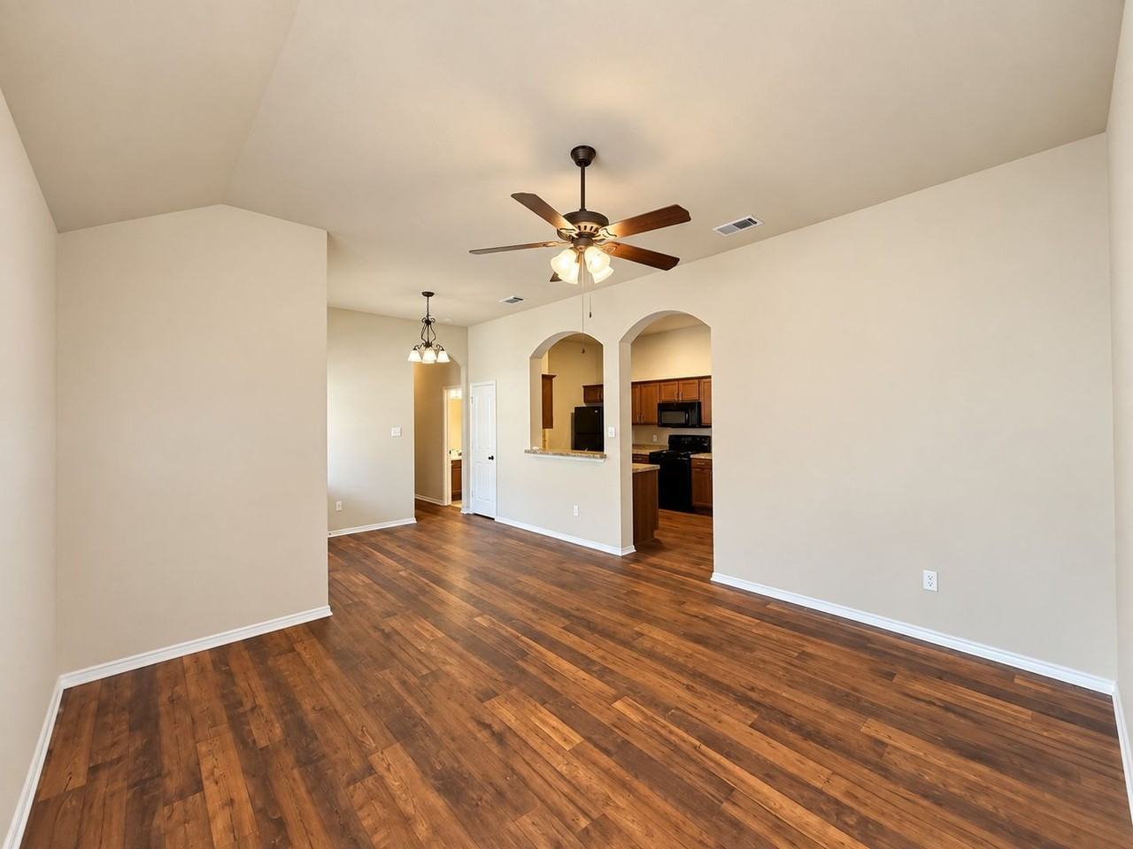1426 Ravenwood Dr - Photo 4 of 22