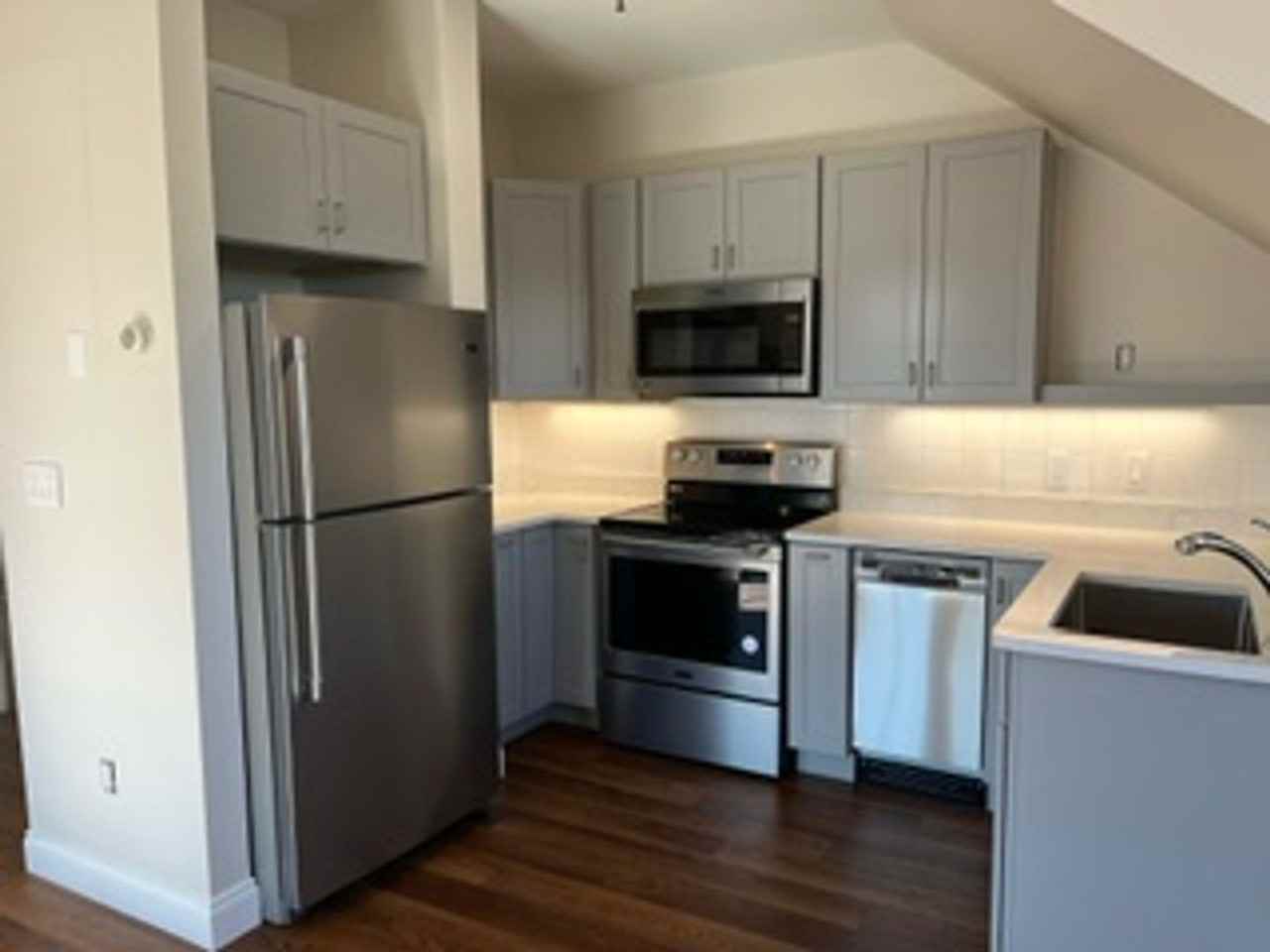 737 Boston Post Rd - Photo 5 of 12