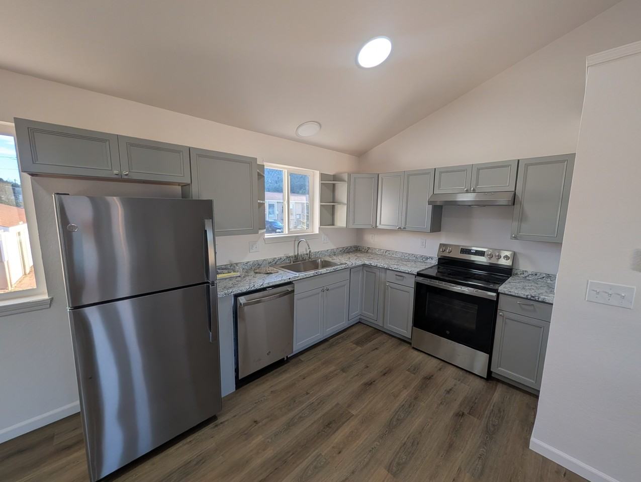 520 Forest Edge Rd Apt D - Photo 5 of 16