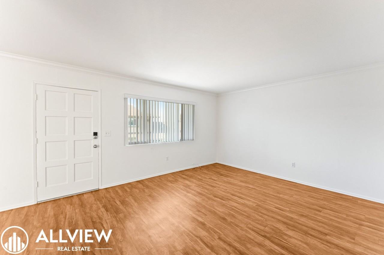 16661 Tunstall Ln - Photo 5 of 18