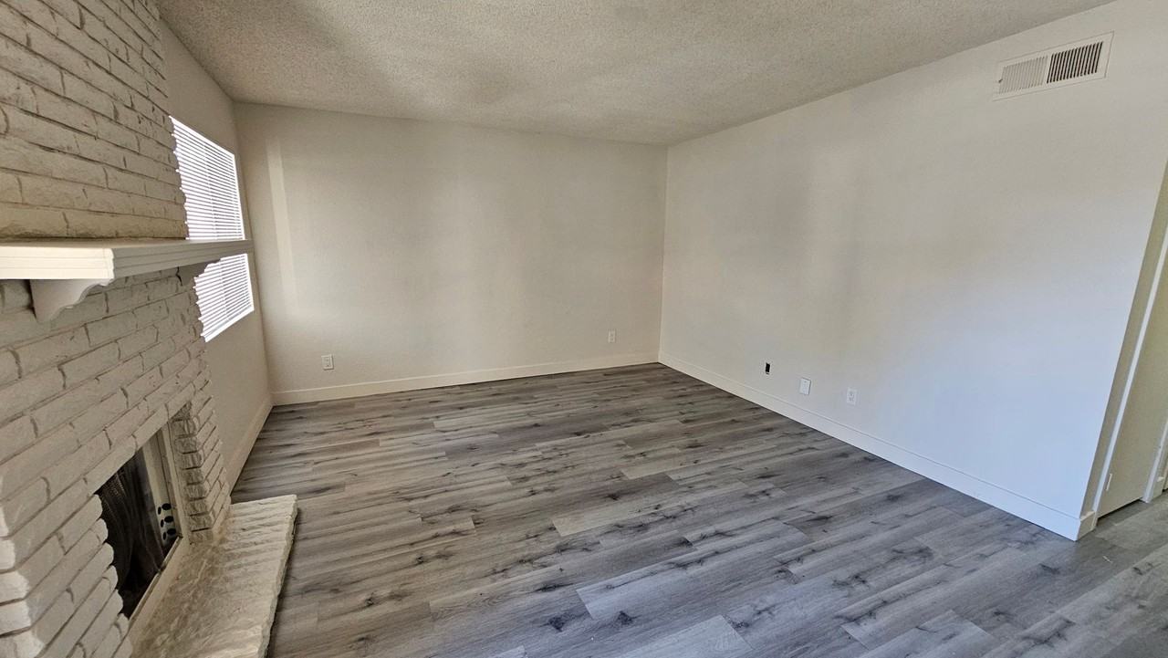 Adorable  2/2 CONDO - Photo 3 of 14