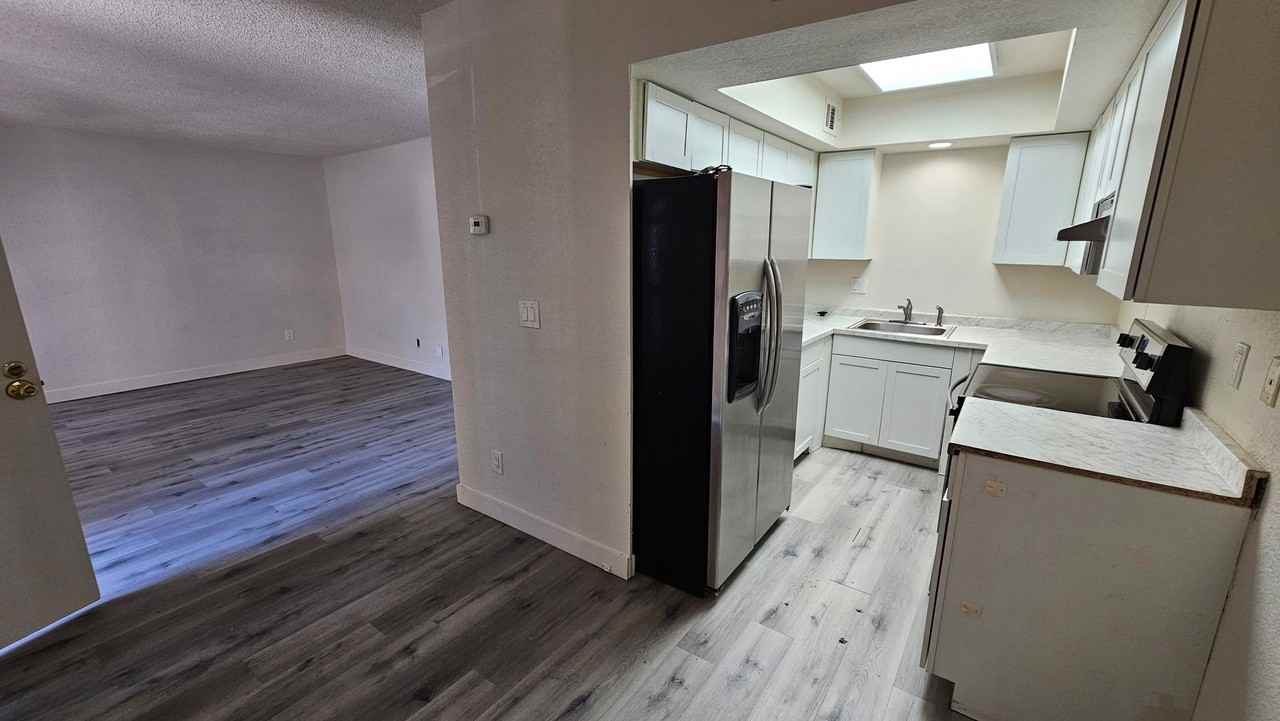 Adorable  2/2 CONDO - Photo 5 of 14