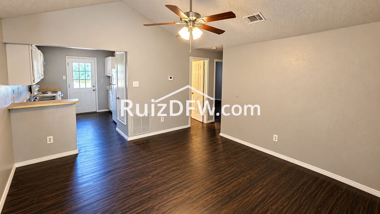 2832 Ne 34th St - Photo 2 of 5