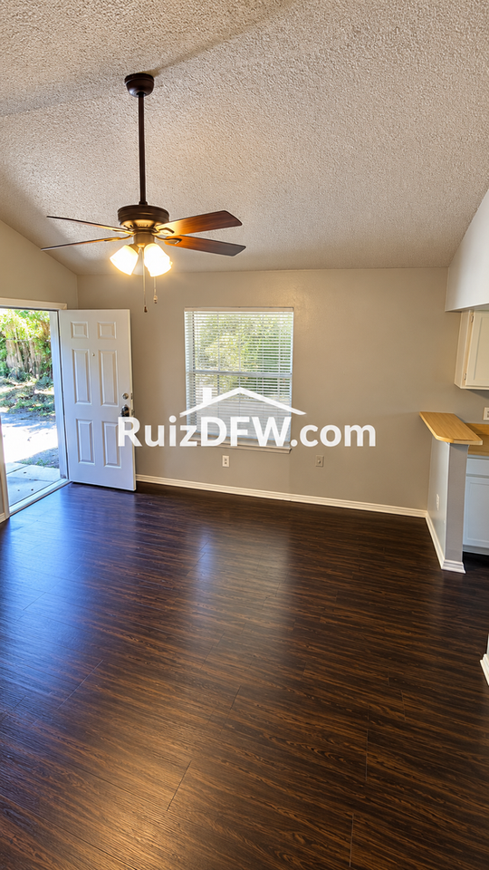 2832 Ne 34th St - Photo 3 of 5