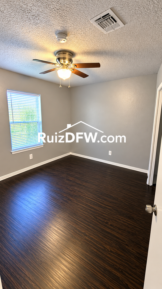 2832 Ne 34th St - Photo 4 of 5