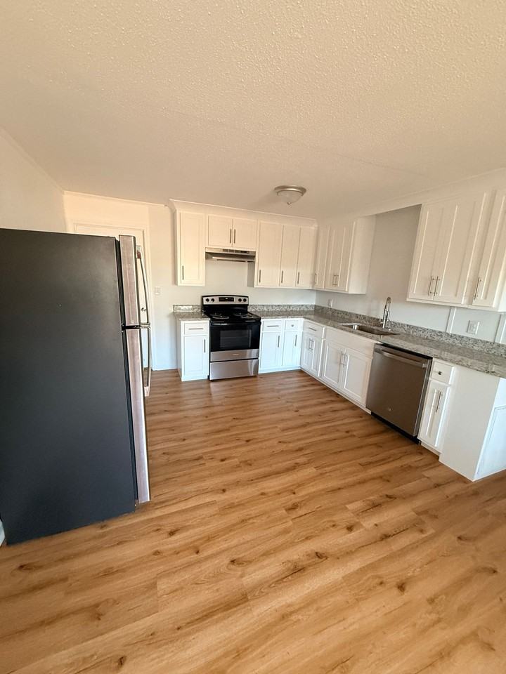 3701 33rd St - Photo 5 of 12