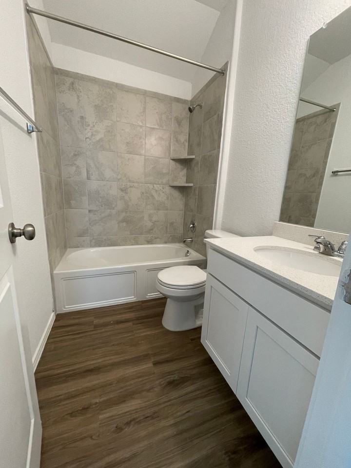221 Majestic Cedar Dr - Photo 3 of 39
