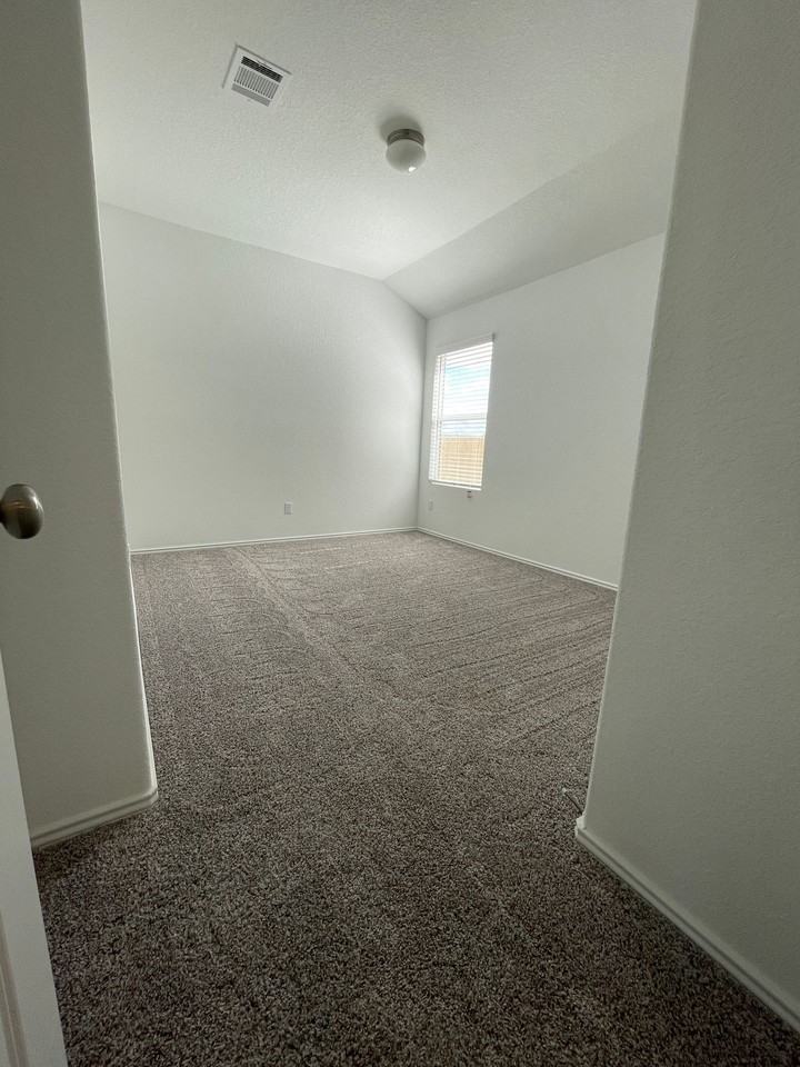 221 Majestic Cedar Dr - Photo 5 of 39