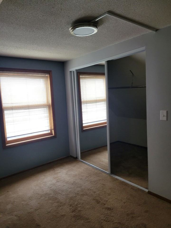 1633 Van Buren Ave - Photo 2 of 15