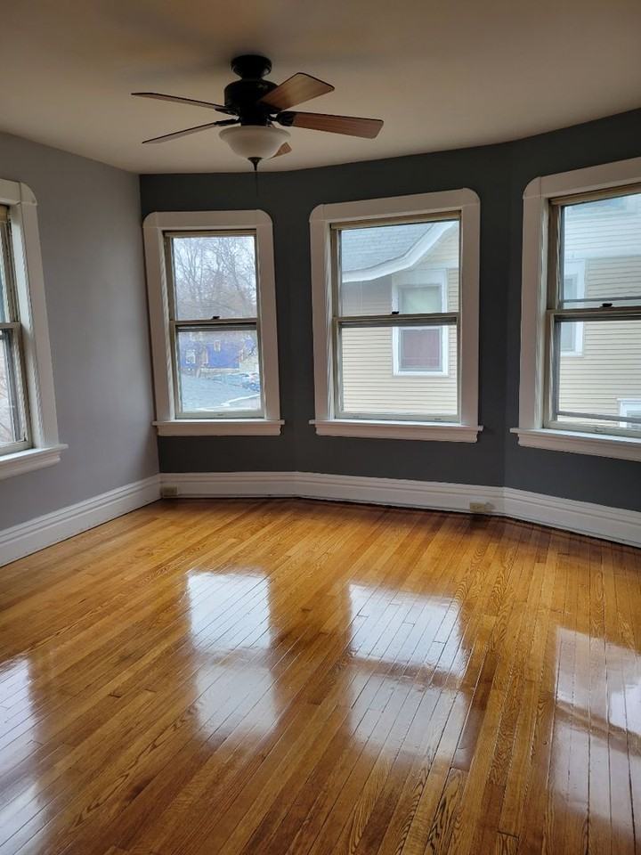 1633 Van Buren Ave - Photo 4 of 15