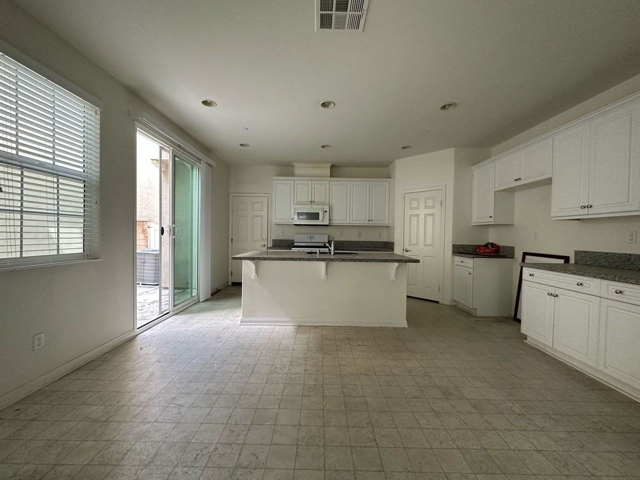6043 Snapdragon St - Photo 3 of 20