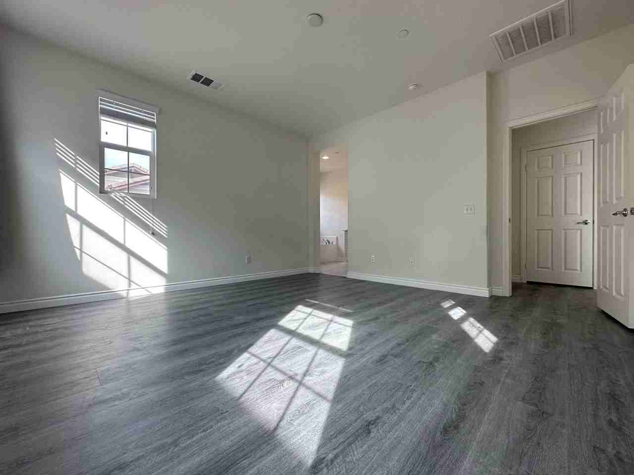 6043 Snapdragon St - Photo 4 of 20