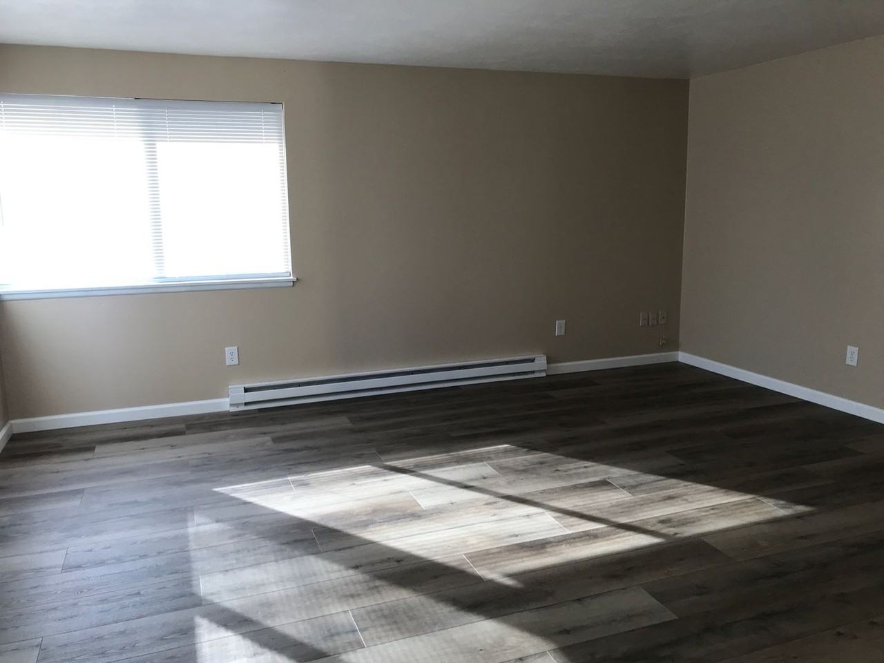 1018 W Oregon St - Photo 2 of 17