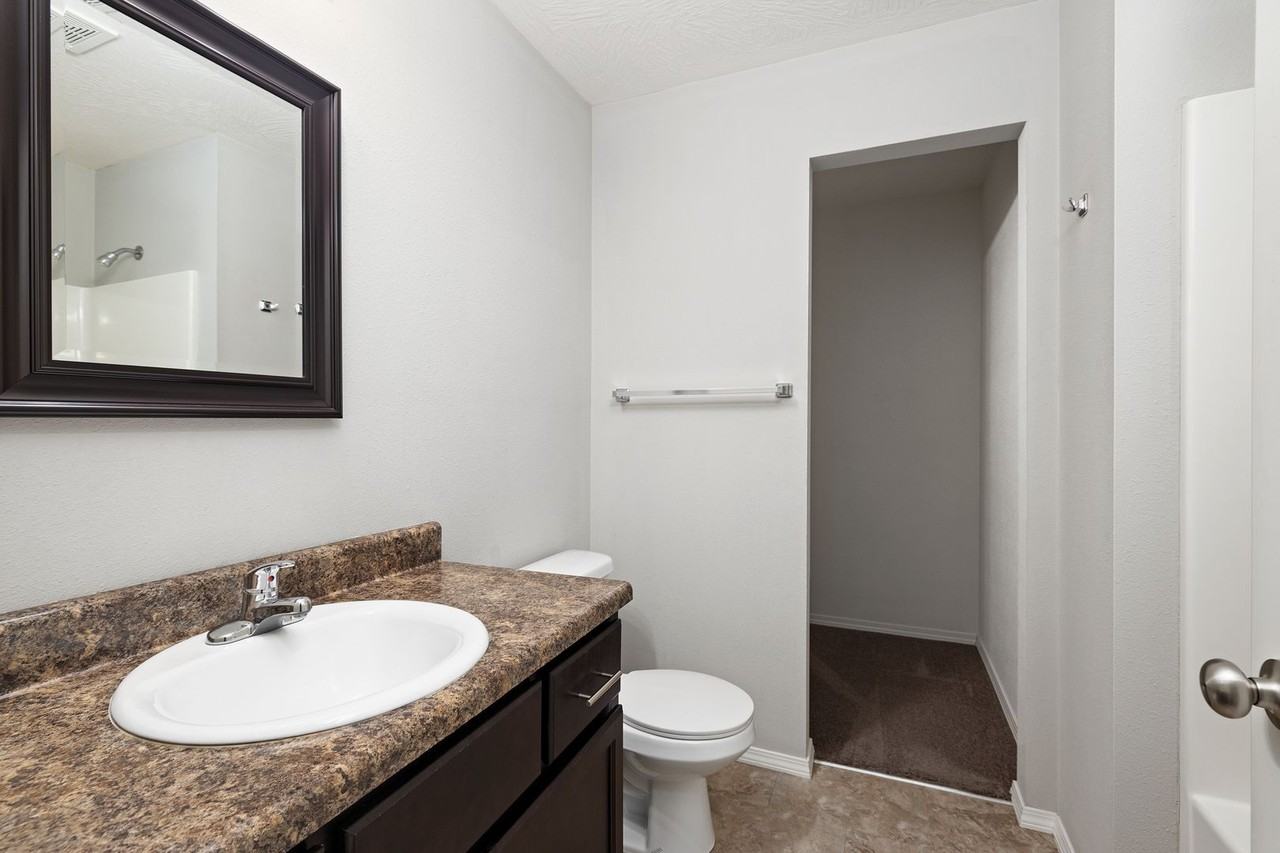 1904 S Bryson Cir - Photo 2 of 10