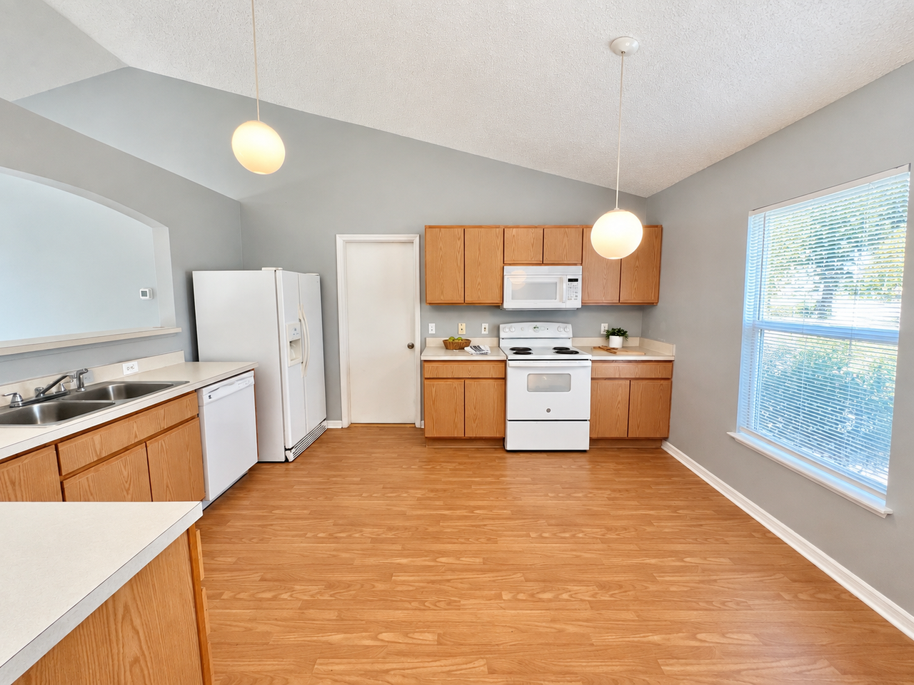 6077 Roble Ave - Photo 3 of 23