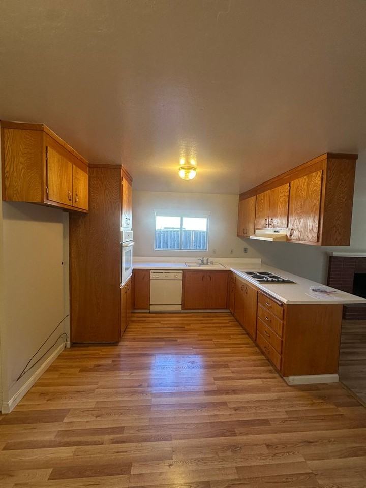 6424 Vegas Dr - Photo 4 of 16