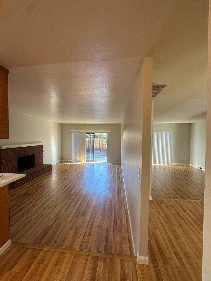 6424 Vegas Dr - Photo 5 of 16