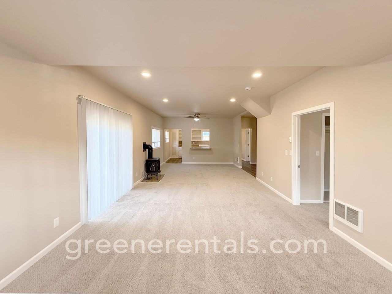 526 S Main St - Photo 3 of 30