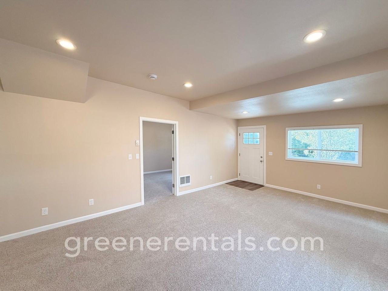 526 S Main St - Photo 5 of 30
