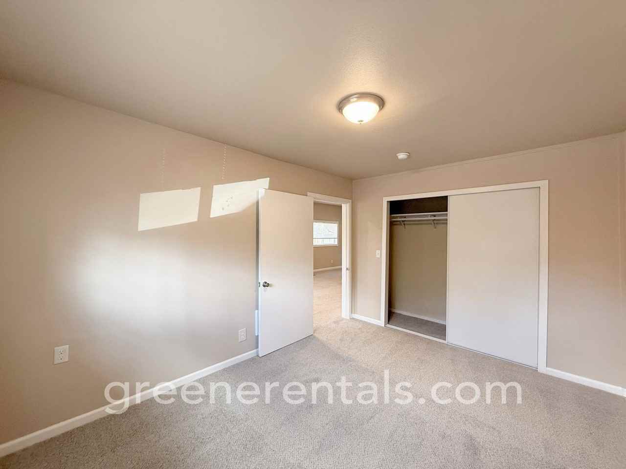 526 S Main St - Photo 6 of 30