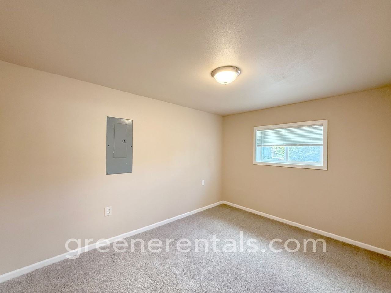 526 S Main St - Photo 7 of 30