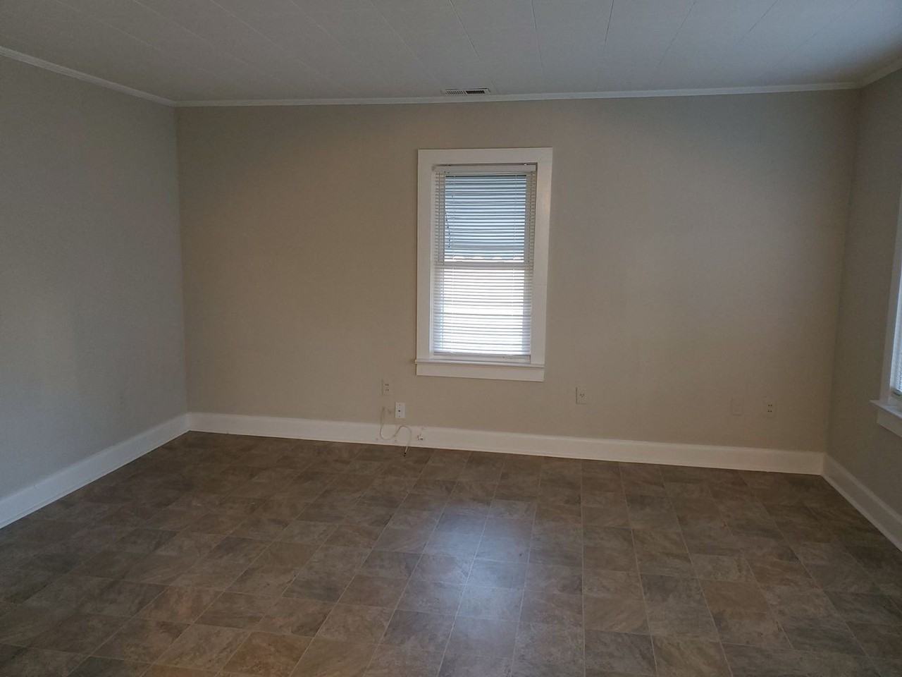 203 Queen St - Photo 2 of 17