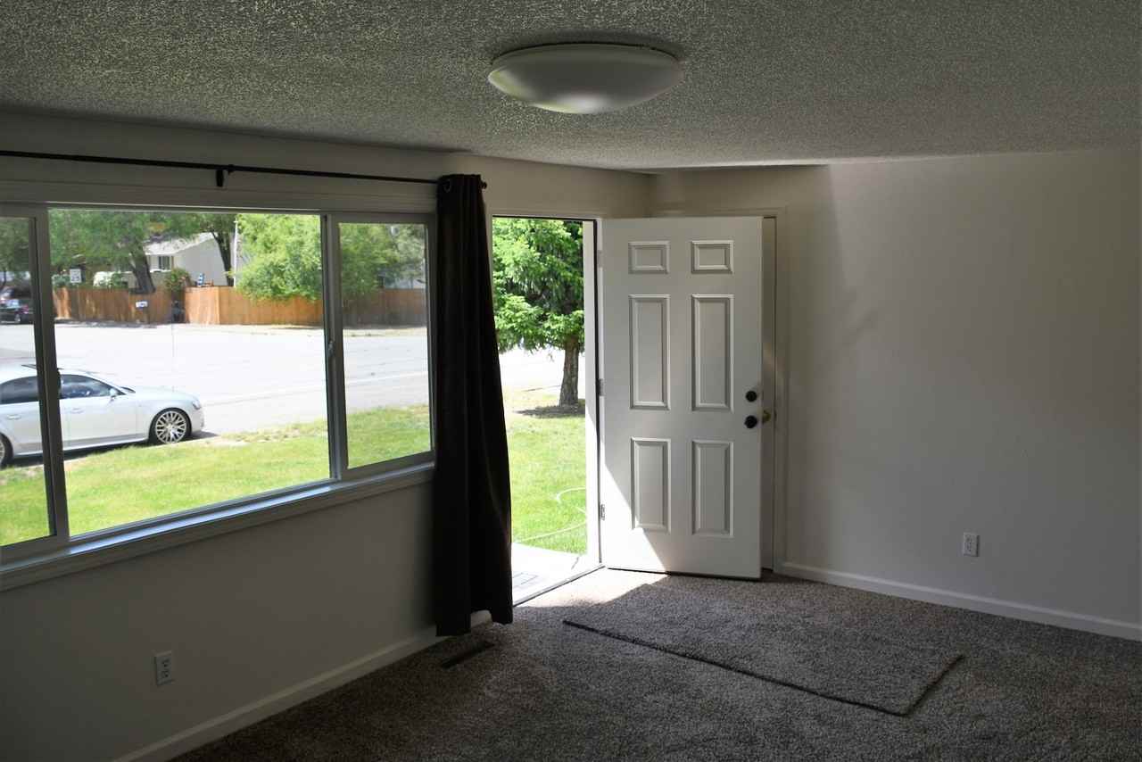 2905 S Bowdish Rd - Photo 2 of 12