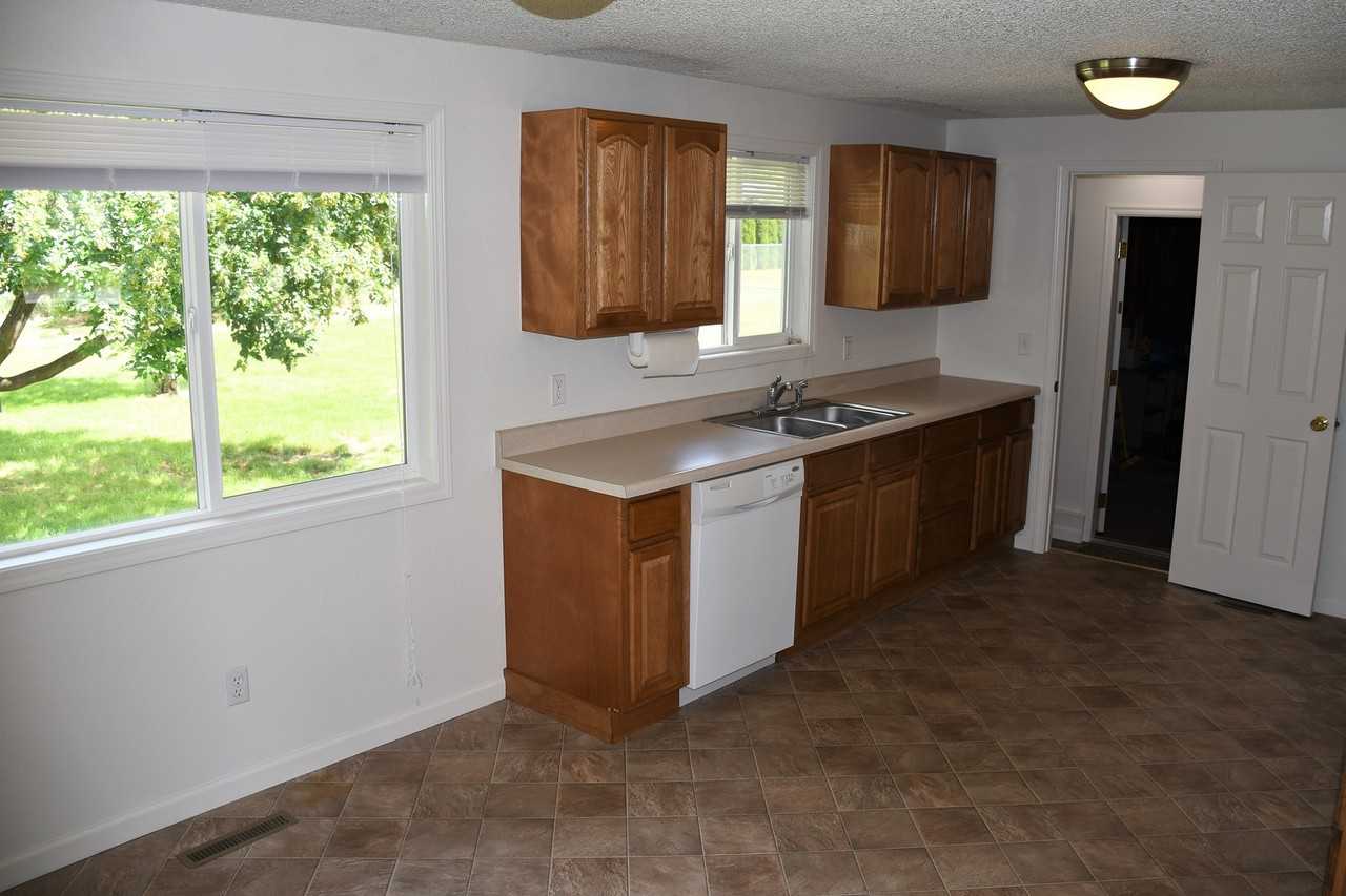 2905 S Bowdish Rd - Photo 6 of 12