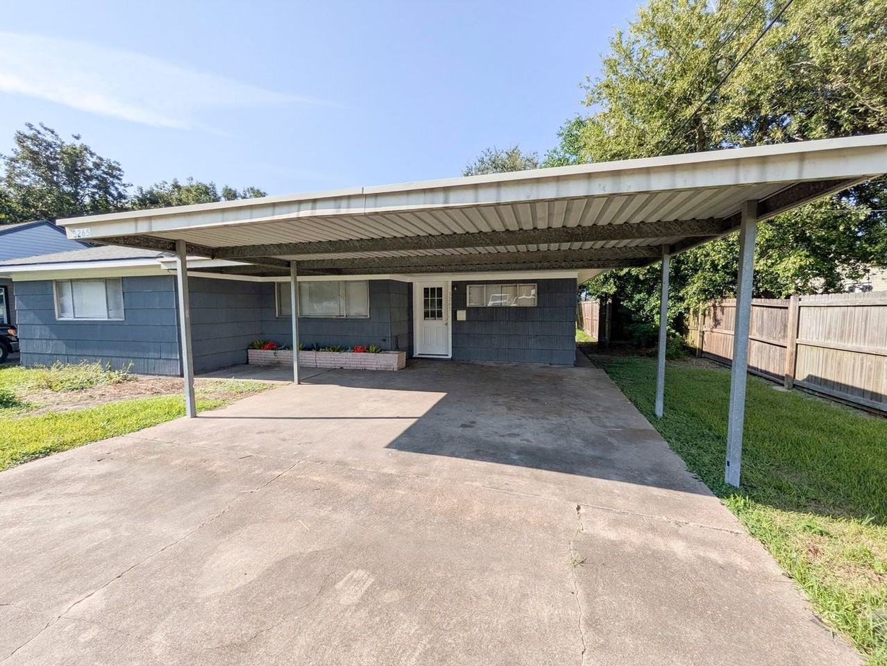 3265 East Dr - Photo 2 of 18
