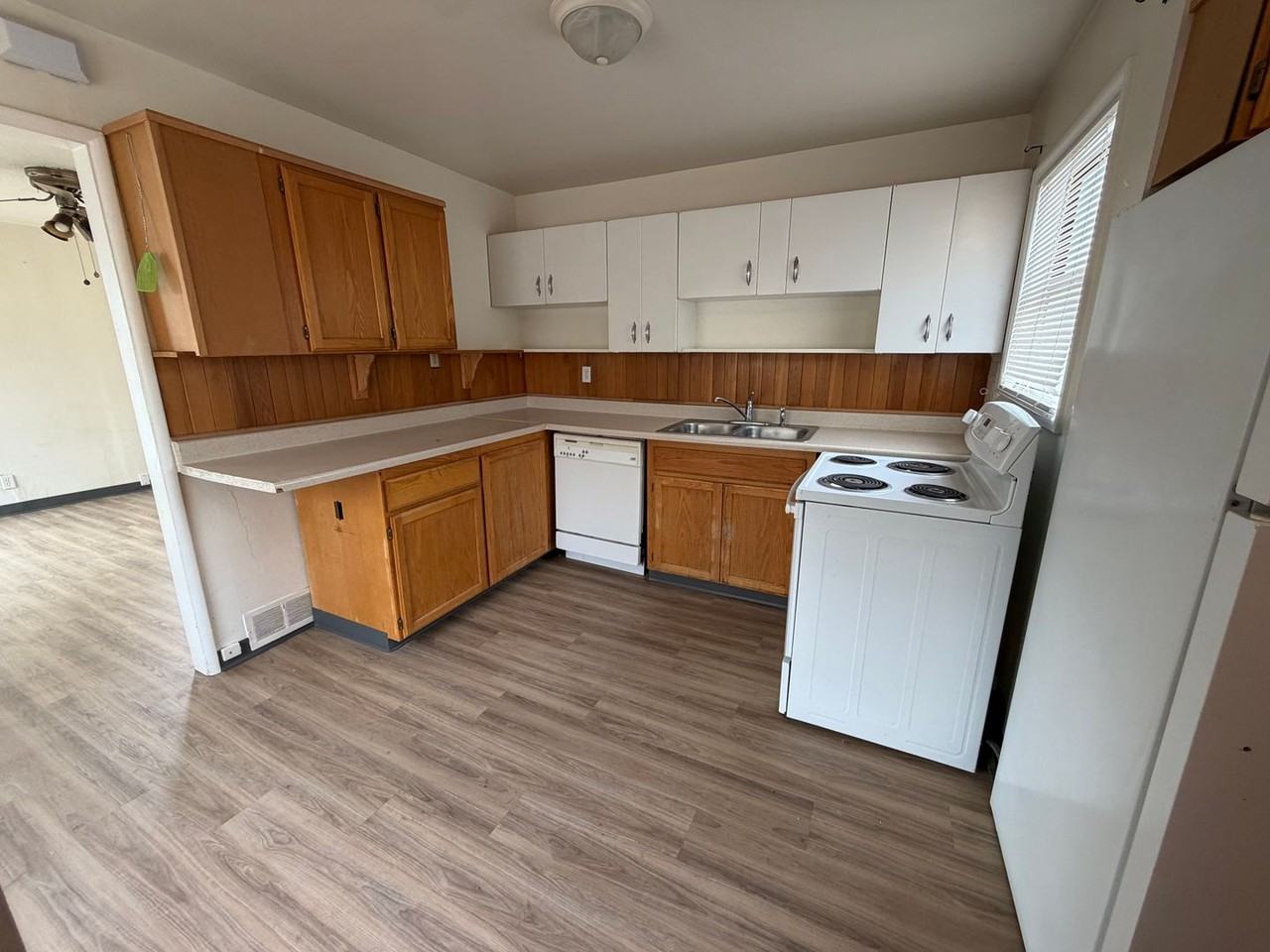 714 Sw 30th St - Photo 3 of 9