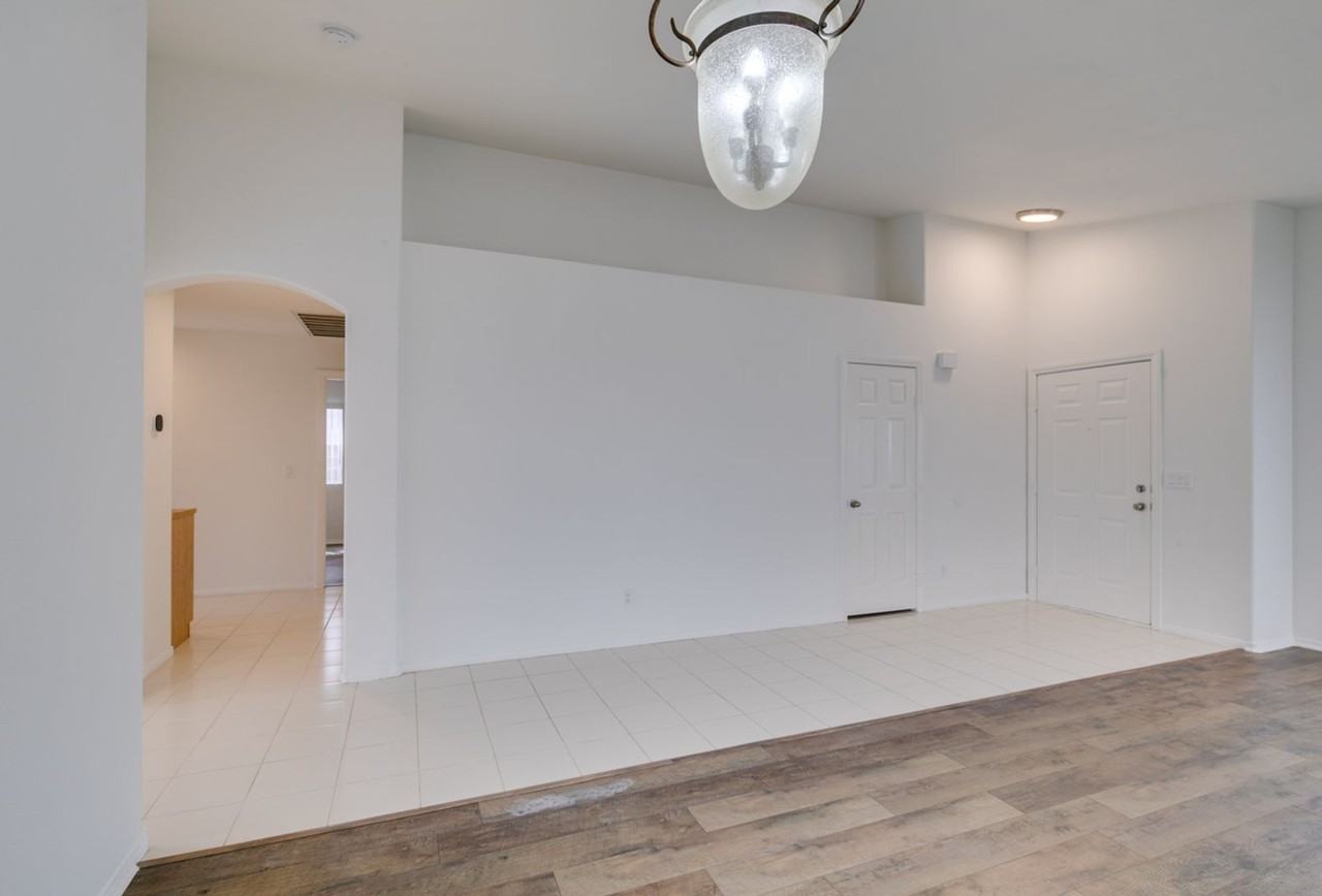 1920 Sondrio Dr - Photo 5 of 46