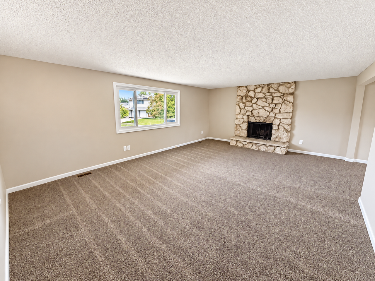 11910 N Howard Ct - Photo 2 of 17