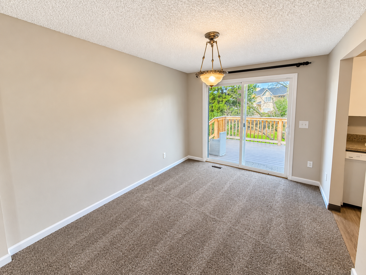 11910 N Howard Ct - Photo 3 of 17
