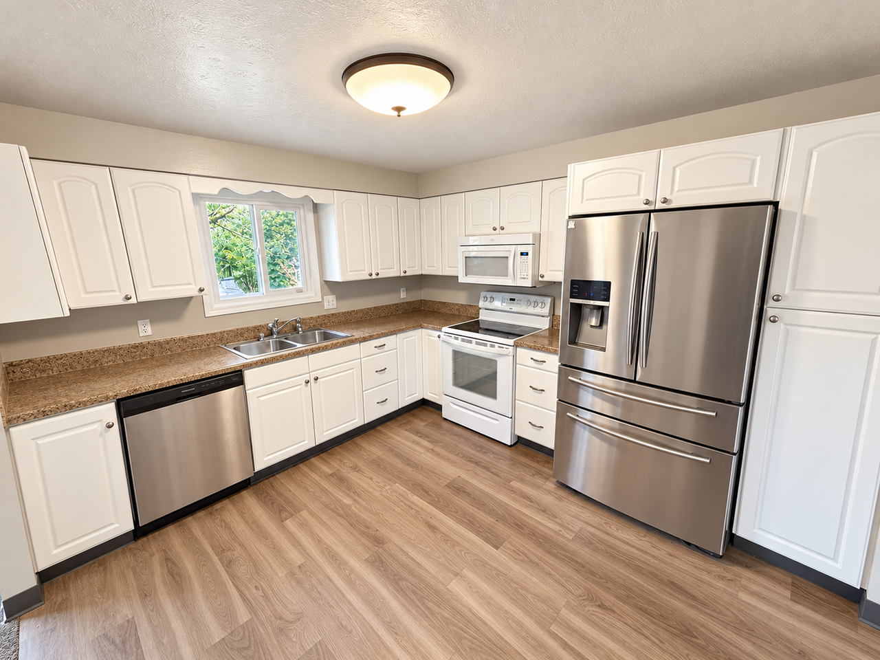 11910 N Howard Ct - Photo 4 of 17
