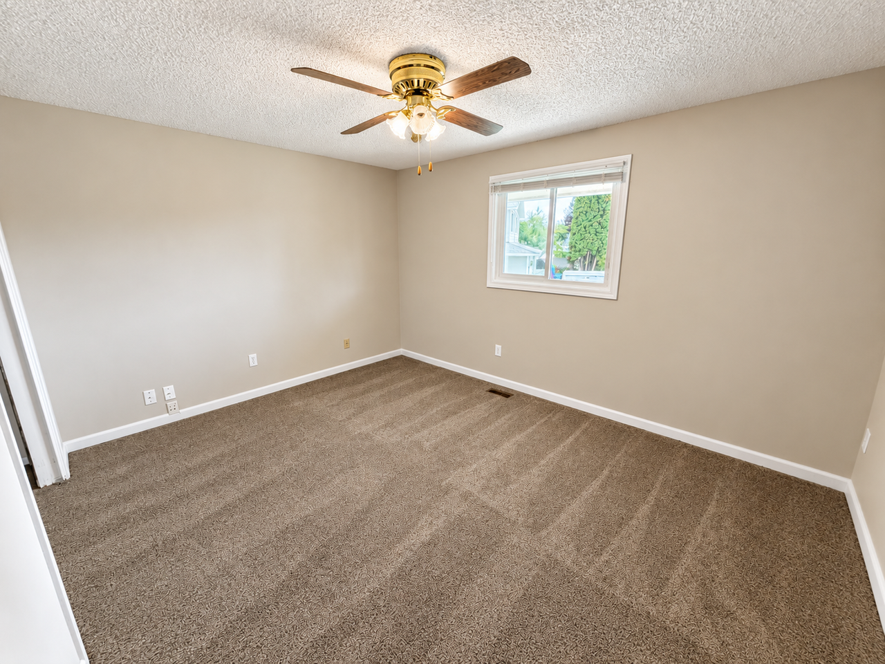 11910 N Howard Ct - Photo 6 of 17