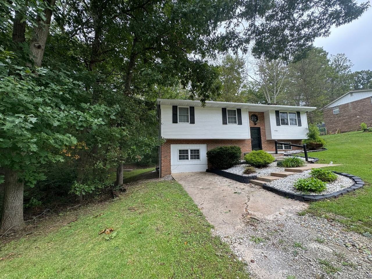 2186 Meadowview Dr - Photo 2 of 29
